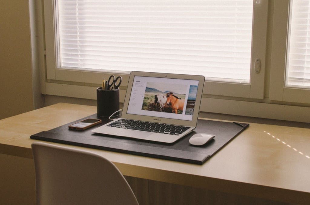 Macbook Computer Desk - PersonalProfitability.com